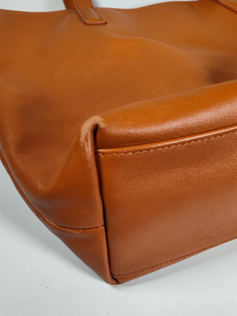 Quince Classic Italian Leather Tote in Cognac - Picture 6 of 16